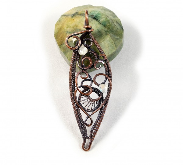 Kamień księżycowy, miedziany wisiorek listek, boho, ręcznie wykonany na prezent