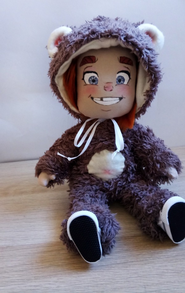 Lalka przebrana za misia